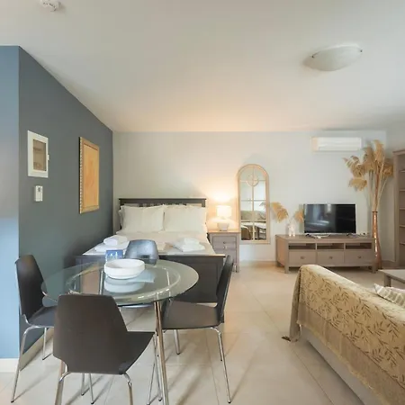Rose Apartment *